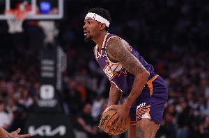 👀美记：雄鹿承诺比尔新赛季会是二当家 但比尔还是更想去快船