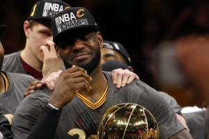 白岩松：冠军的心是什么样的？老詹：全身心投入 不问结果