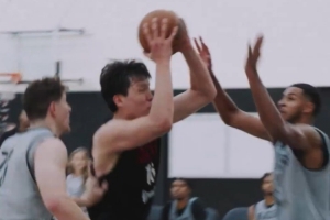 太硬了！开拓者官推爆赞 杨瀚森转身突破强硬上篮！